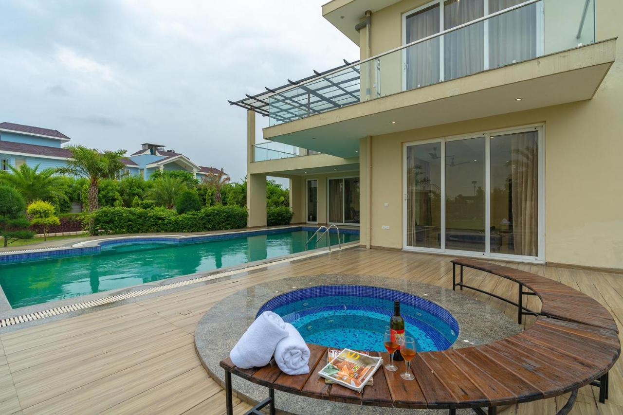 Stayvista At Blanc Belle With Outdoor Pool Sohna Luaran gambar