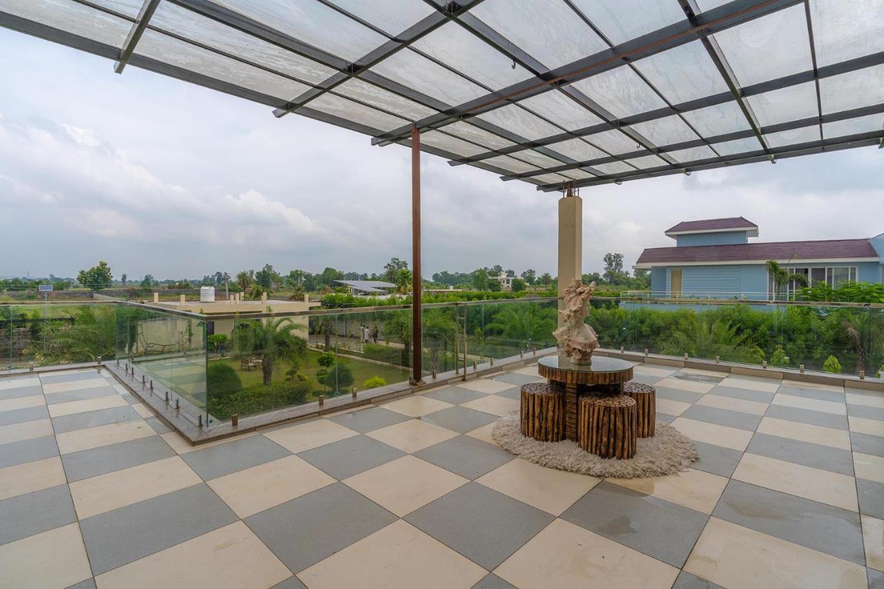 Stayvista At Blanc Belle With Outdoor Pool Sohna Luaran gambar