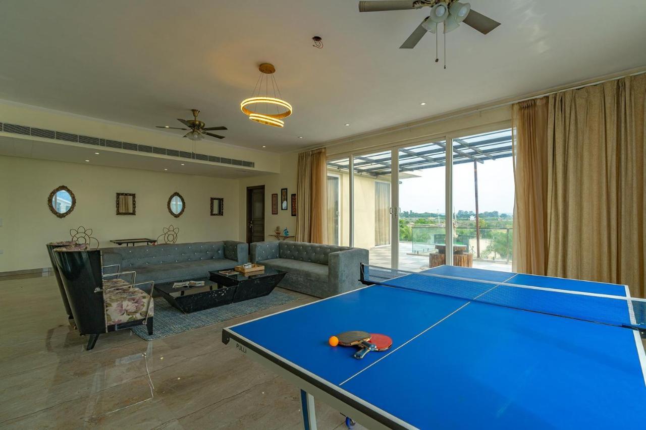 Stayvista At Blanc Belle With Outdoor Pool Sohna Luaran gambar